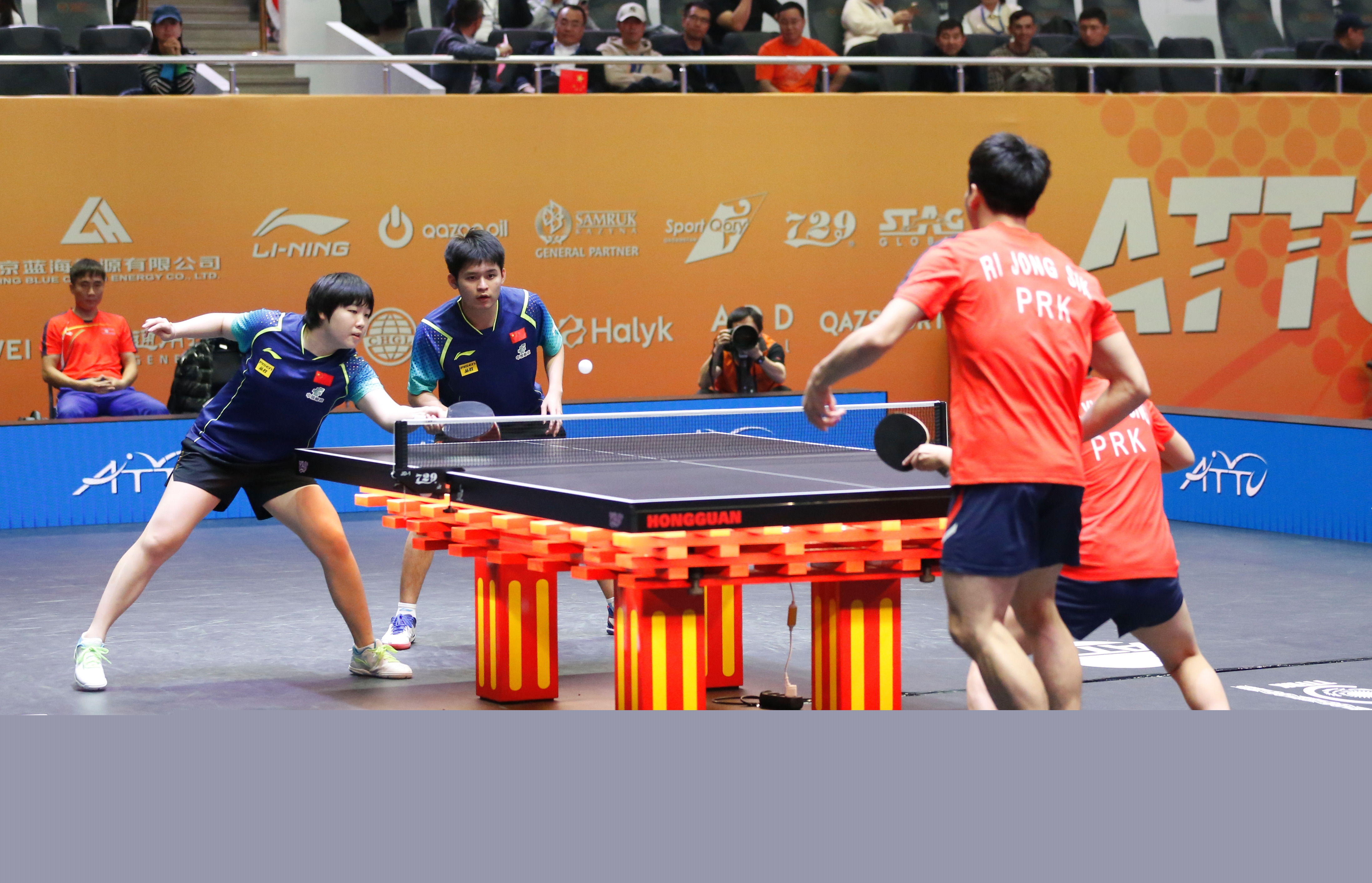 支球队间的 支球队间的